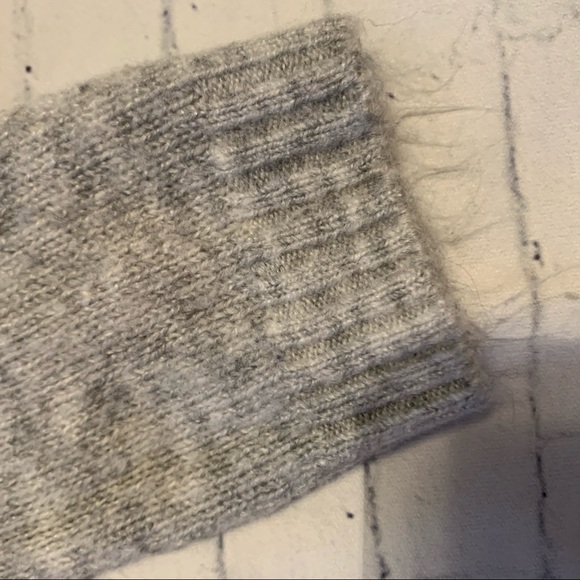 ✔️Carter’s Rabbit Sweater - Size 2T - Picture 7 of 8